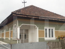 Casa de vanzare, zona Petresti