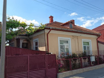 Vand casa zona centrala